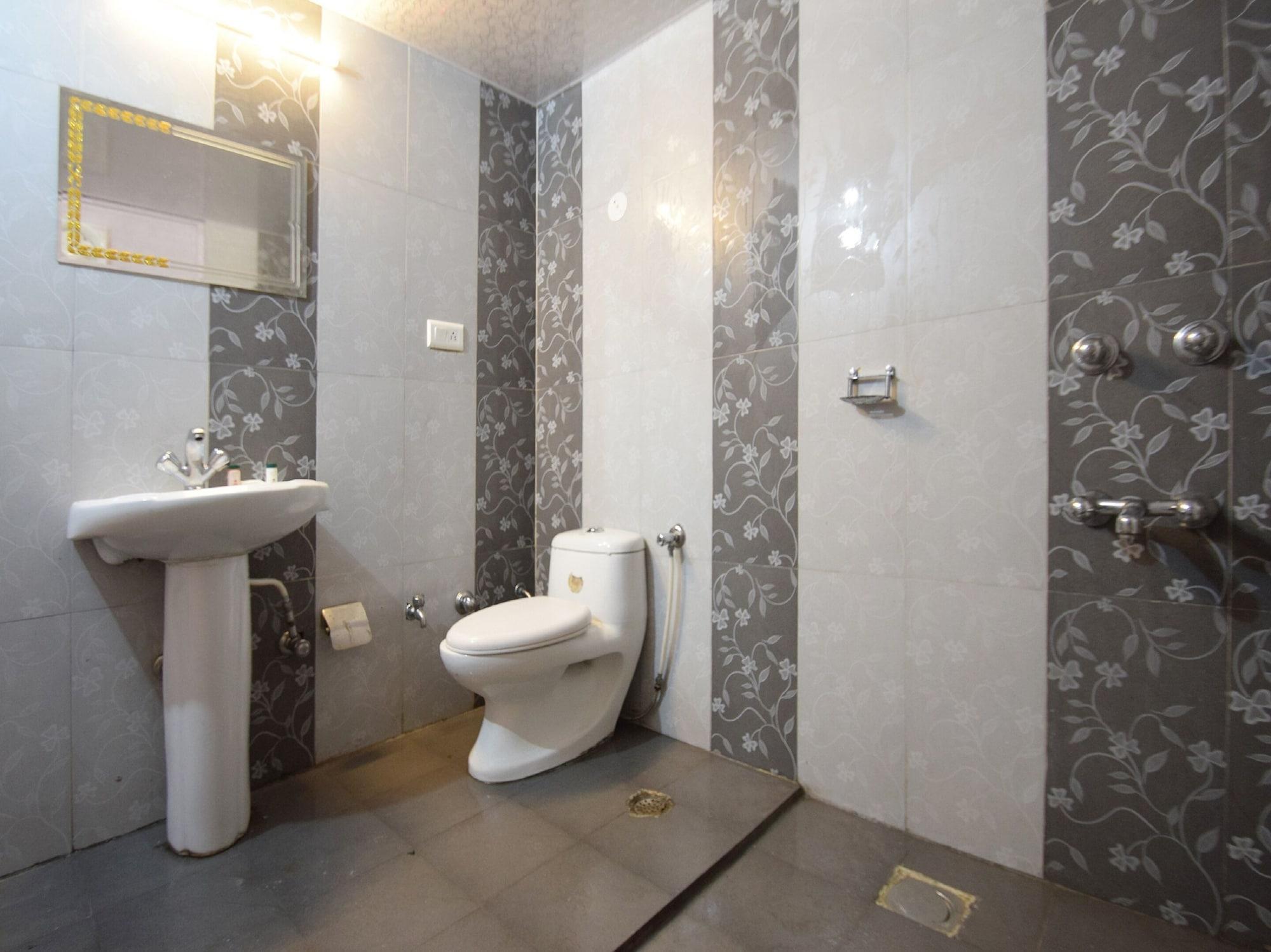 Oyo 29131 Hotel Mn Grand Shamshabad Εξωτερικό φωτογραφία