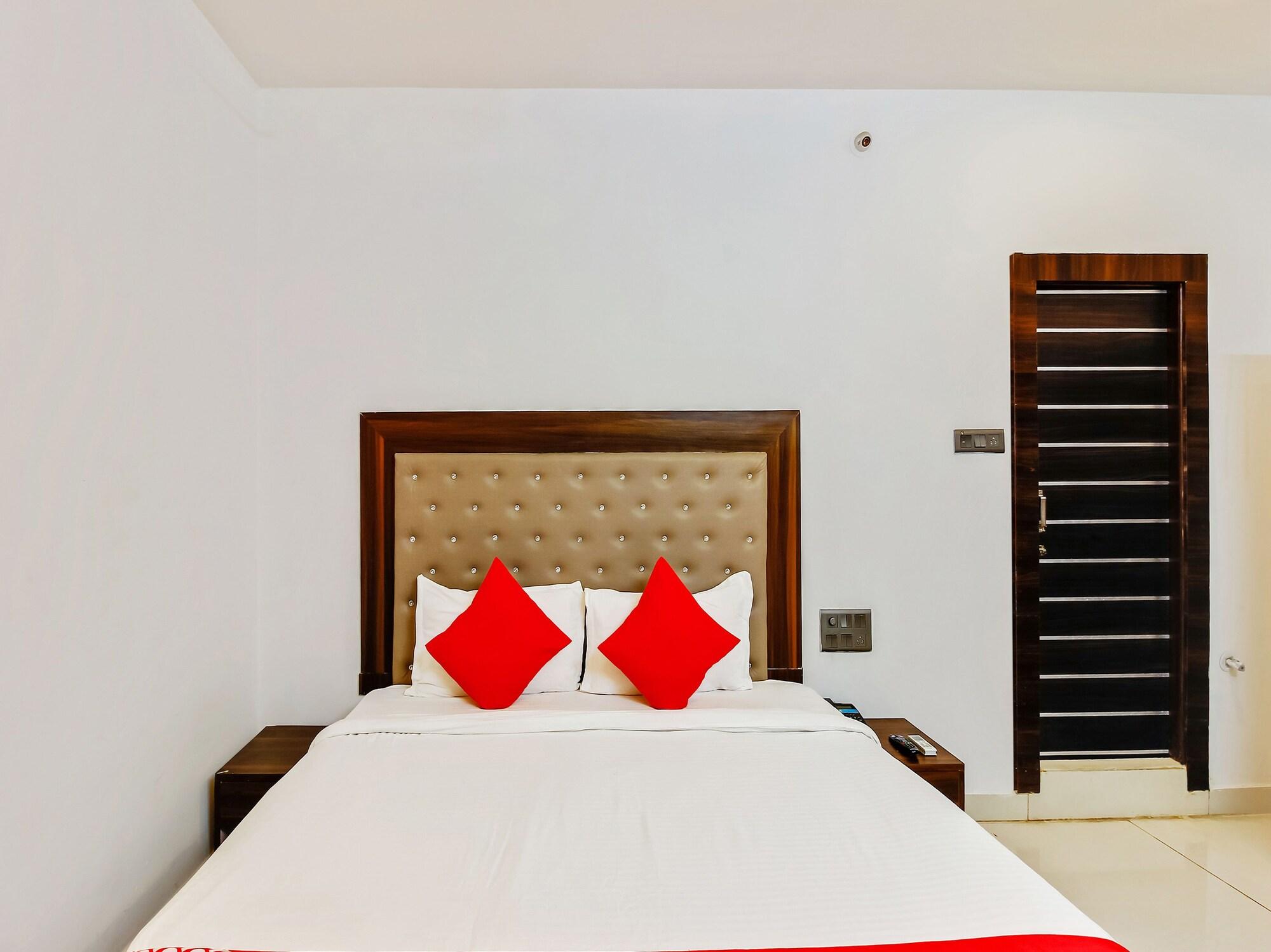 Oyo 29131 Hotel Mn Grand Shamshabad Εξωτερικό φωτογραφία